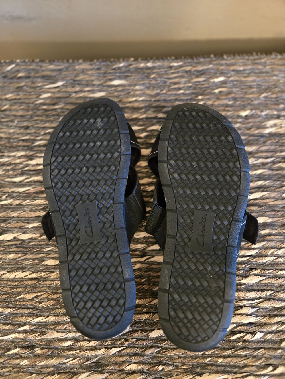 Clarks Black Suede Buckle Cross-Strap Slide Sandals Size 8 EUC!! - Picture 5 of 6